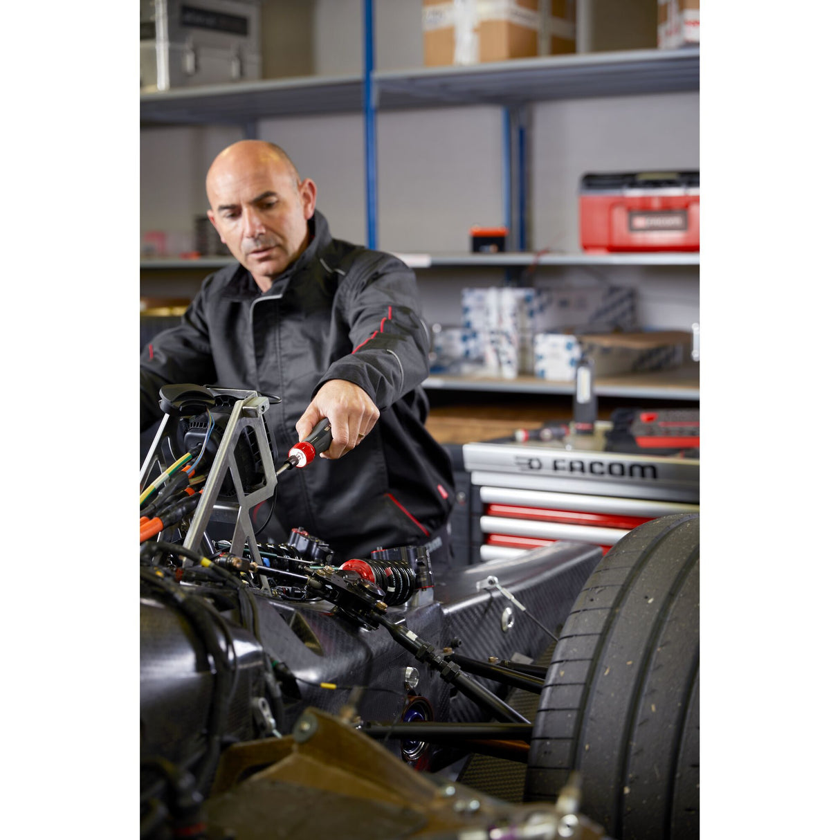 E-PROTWIST SCHROEVENDRAAIER 4V 12 DELIGE SET MET 50 MM BIT MET GROEF E.612