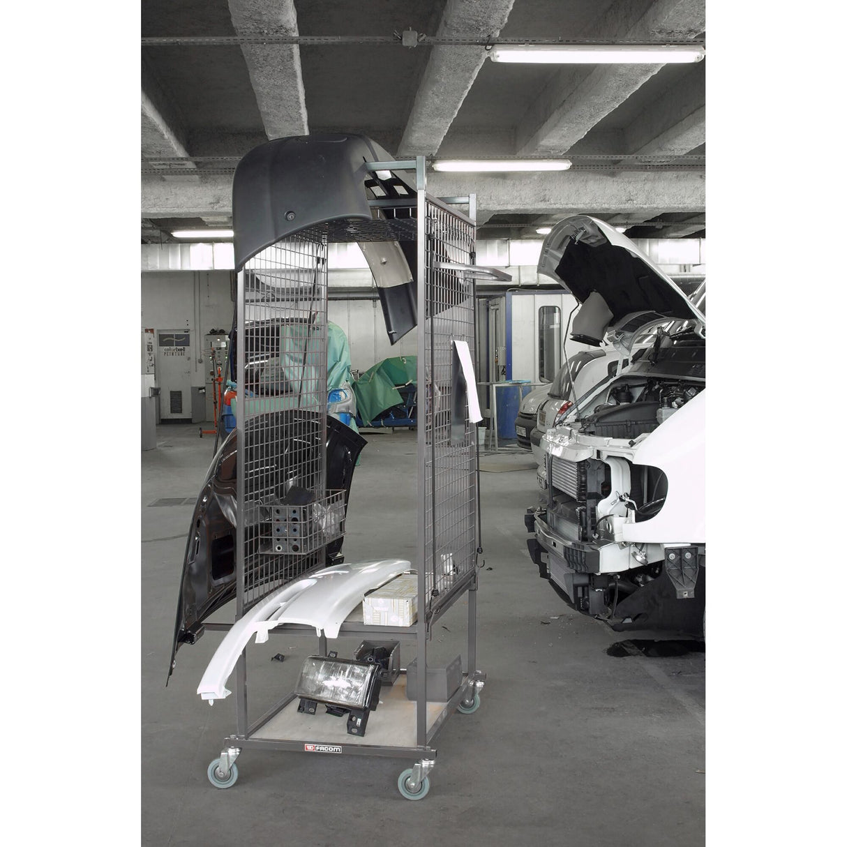 Support pour stocker les éléments de carrosserie